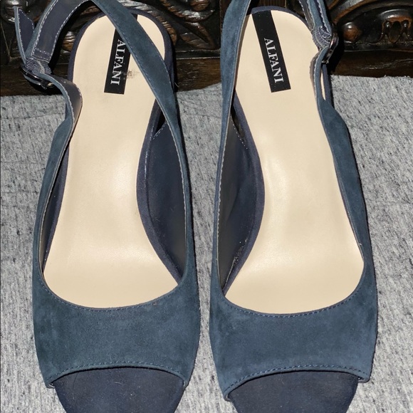 Heels - Picture 3 of 7